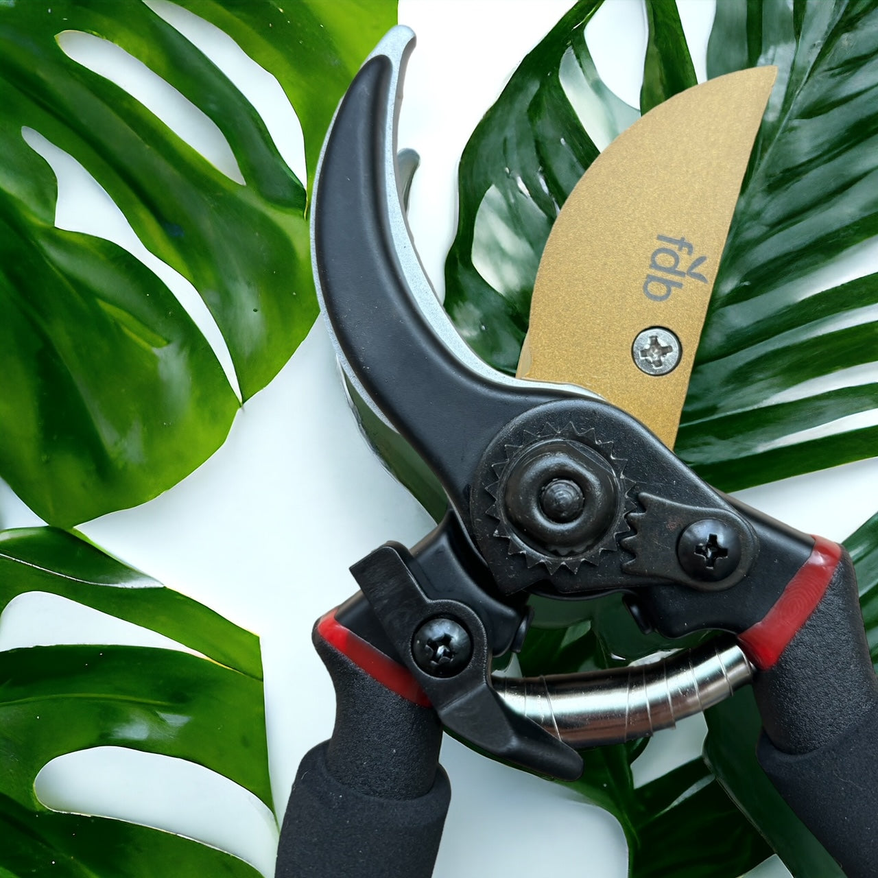 Premium Garden Secateurs - Titanium Bypass